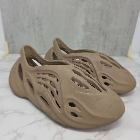 Yeezy Foam Runner Size 10 - Picture 1 of 8